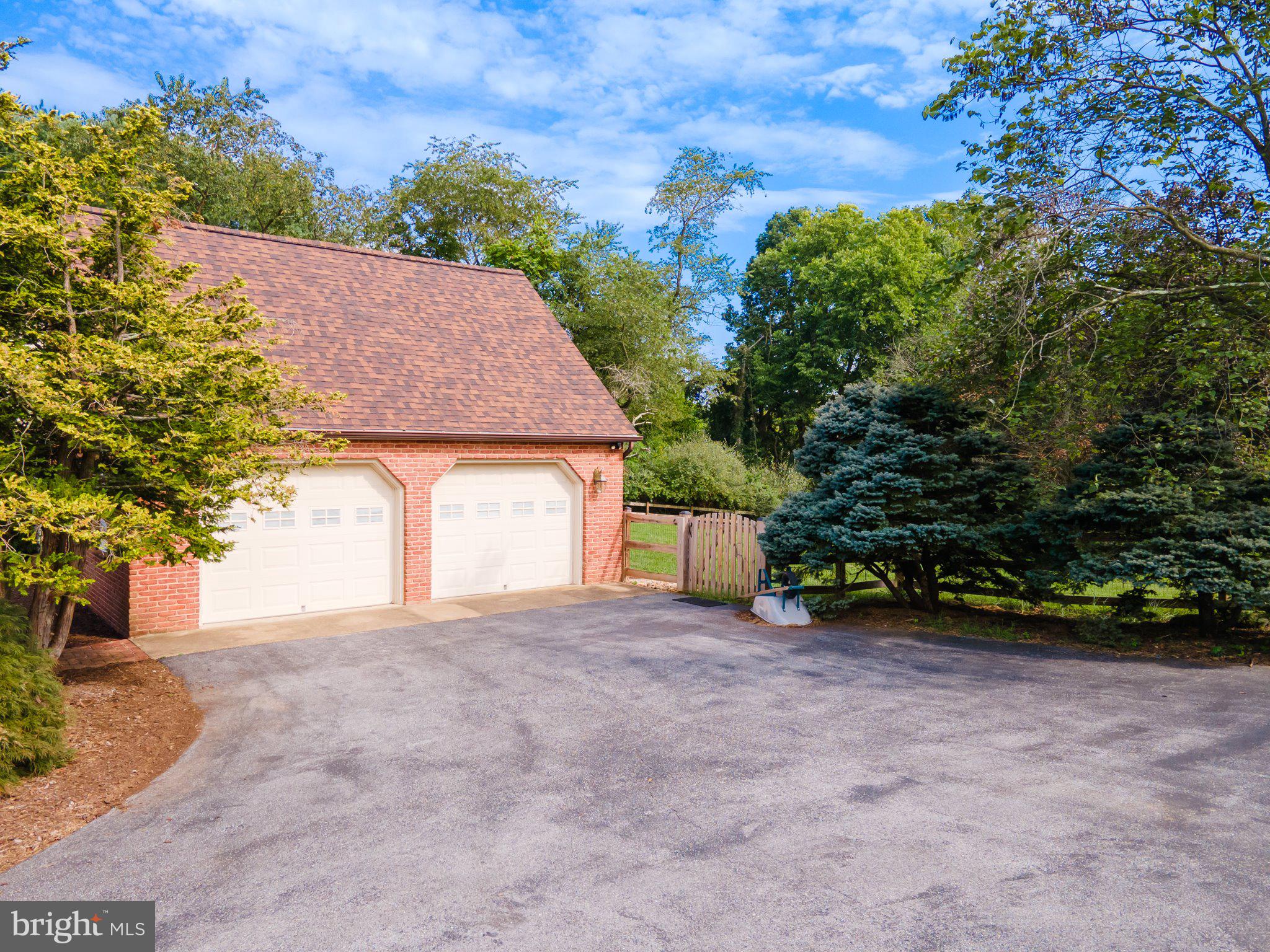 WILLOWDALE - Residential