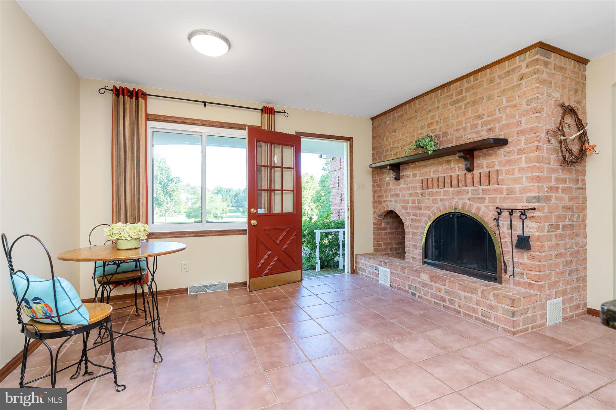 WILLOWDALE - Residential