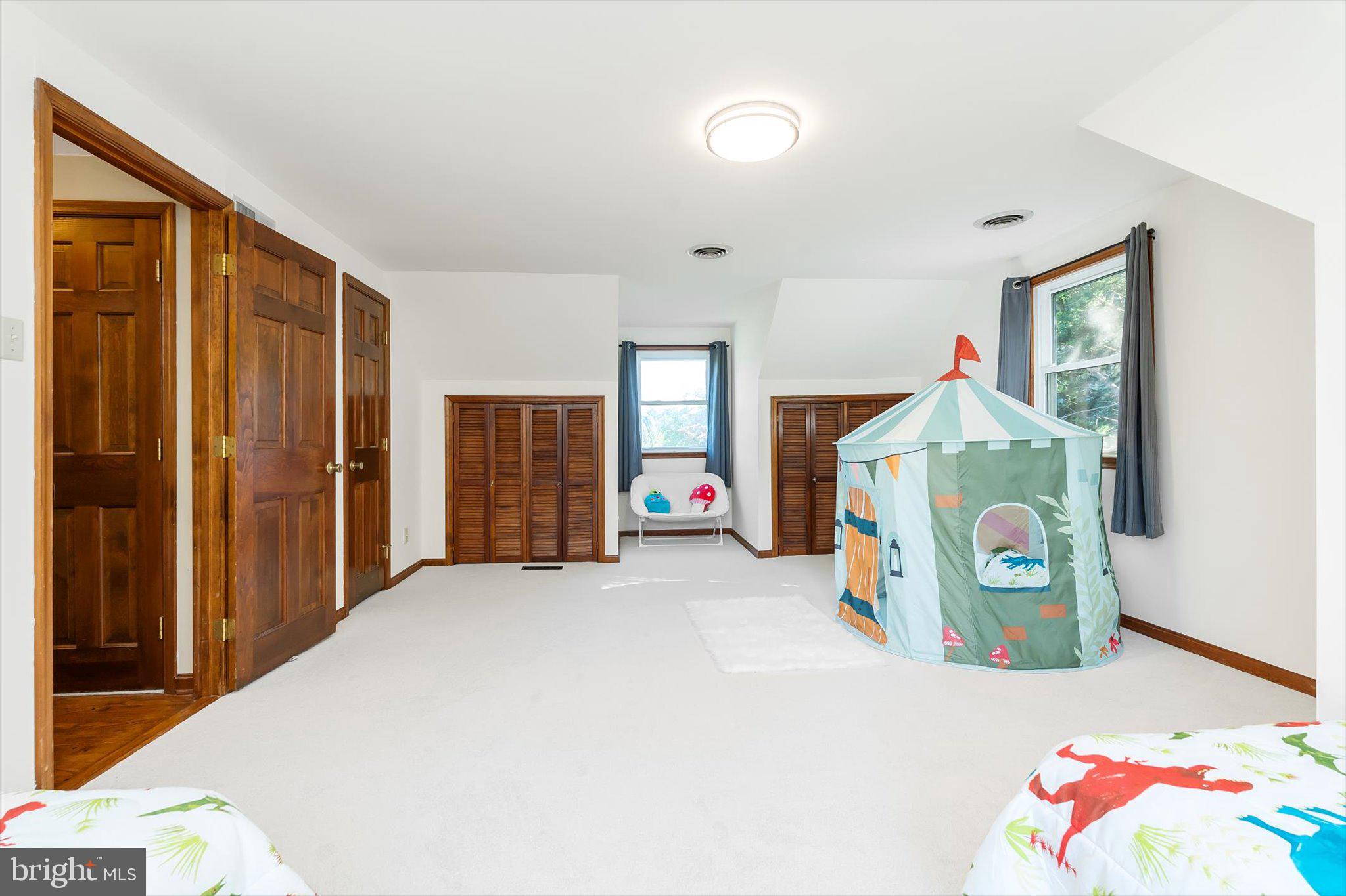 WILLOWDALE - Residential