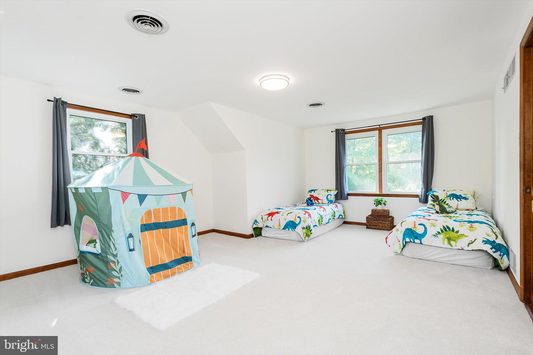 WILLOWDALE - Residential