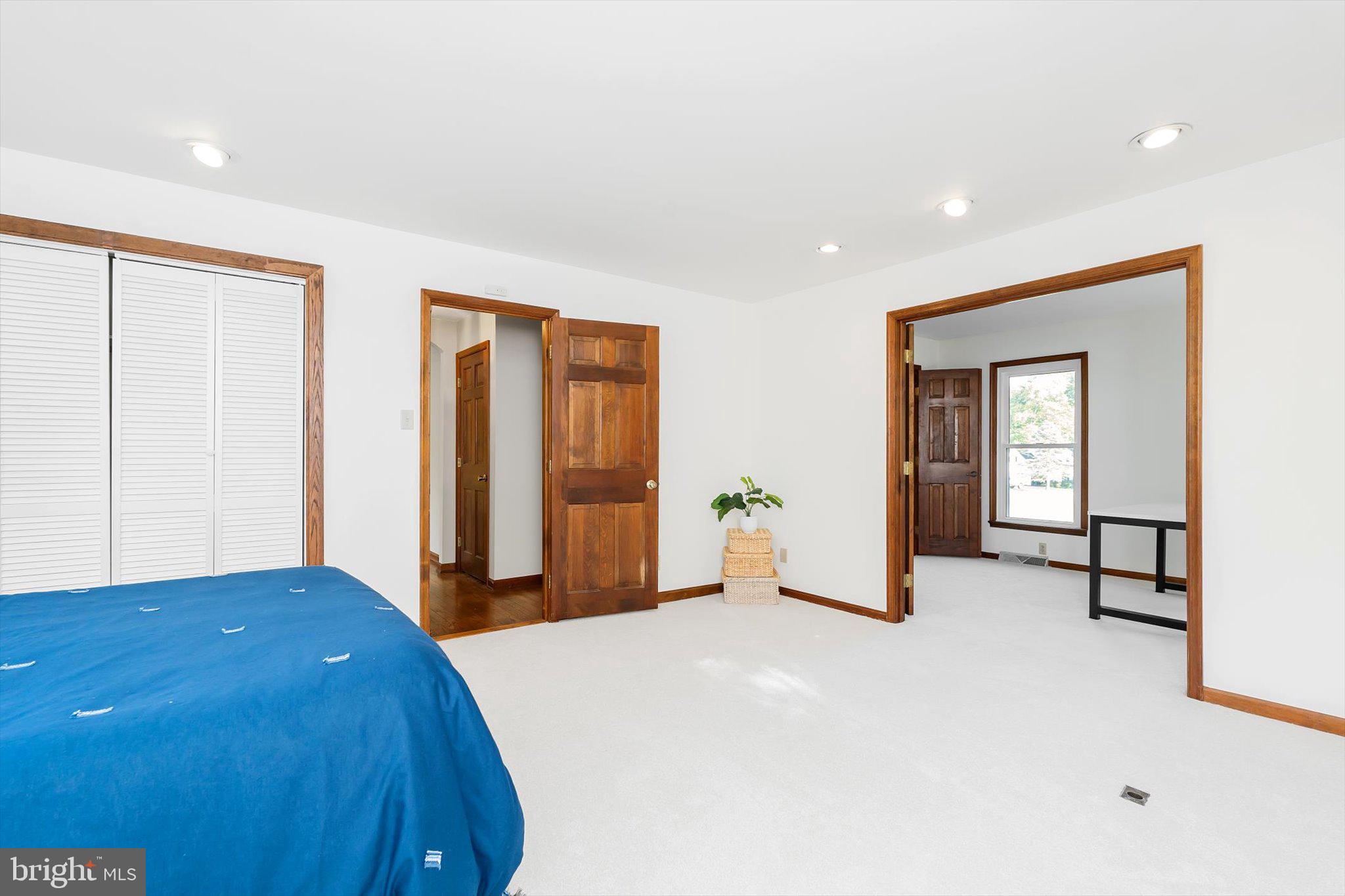 WILLOWDALE - Residential