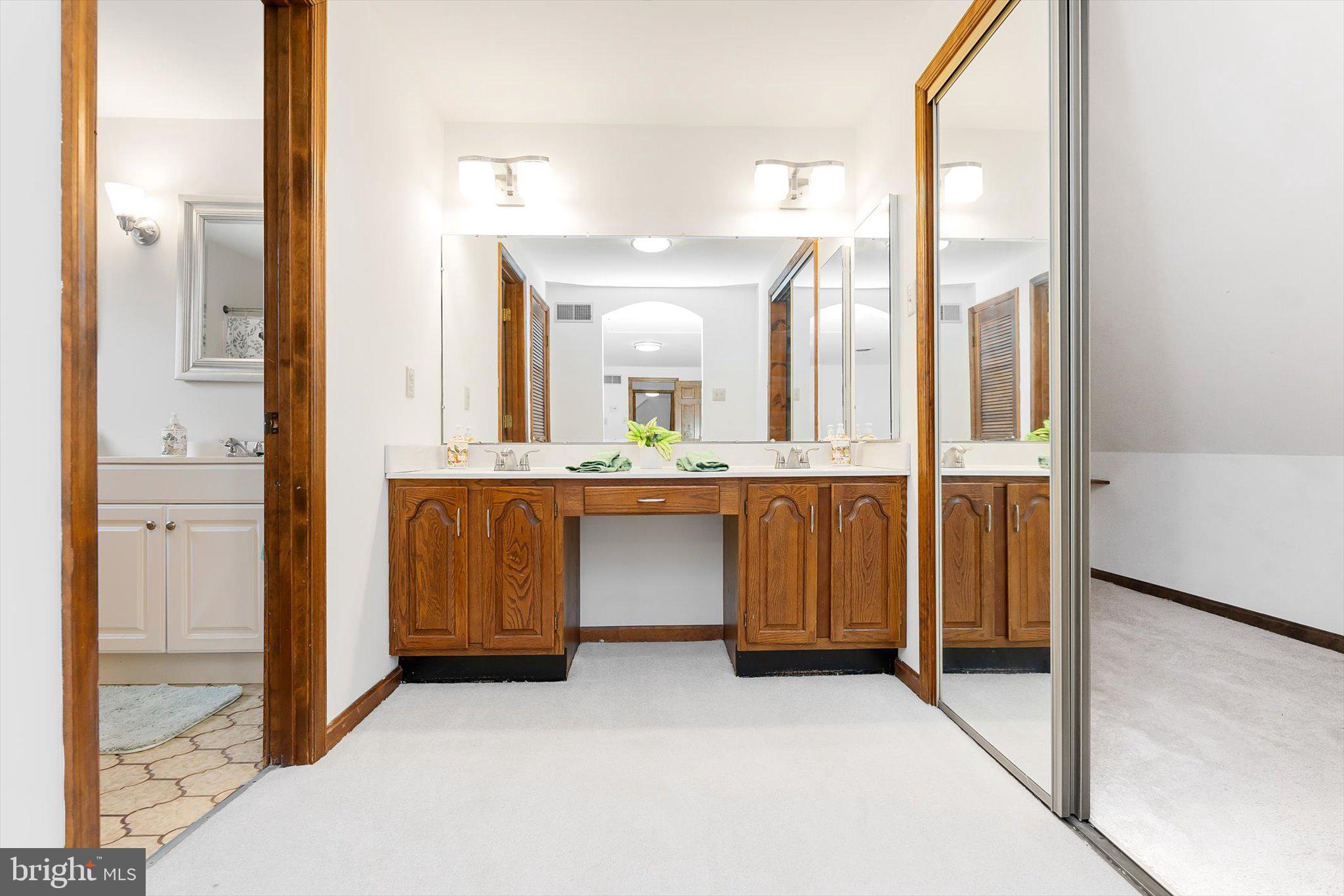 WILLOWDALE - Residential