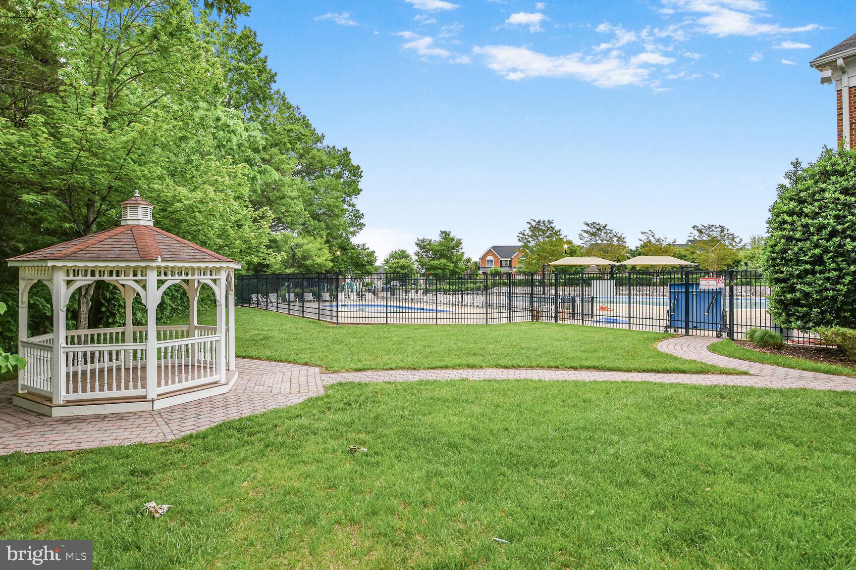 SOUTH RIDING - Residential