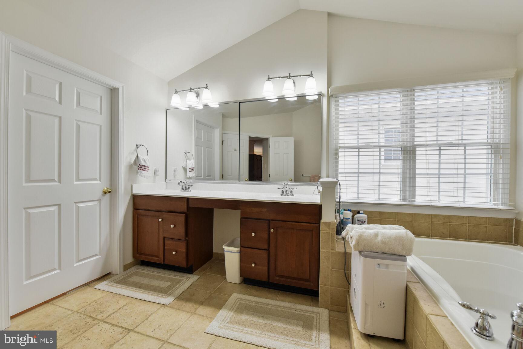 SOUTH RIDING - Residential