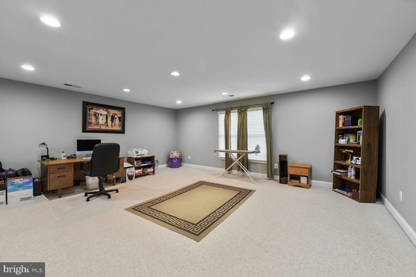 SOUTH RIDING - Residential