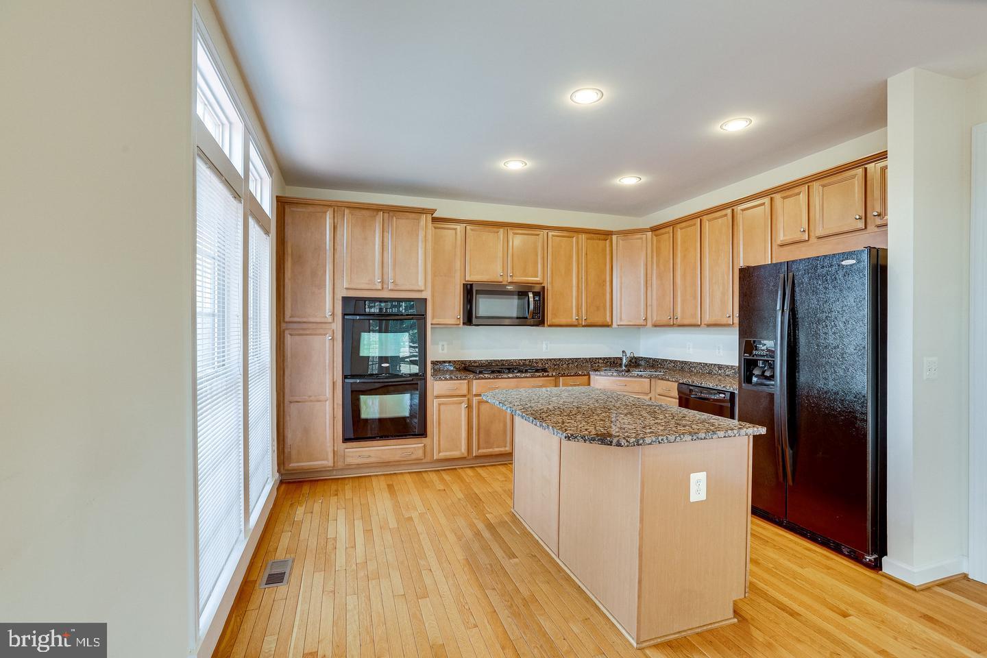 ASHTON COMMONS - Residential Lease