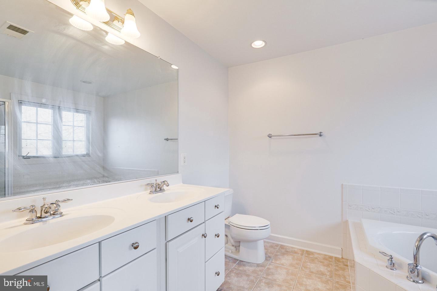 ASHTON COMMONS - Residential Lease