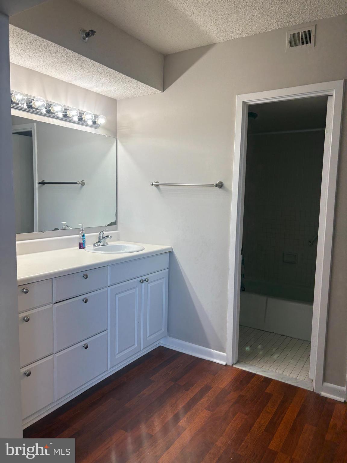 SKYLINE - Residential Lease