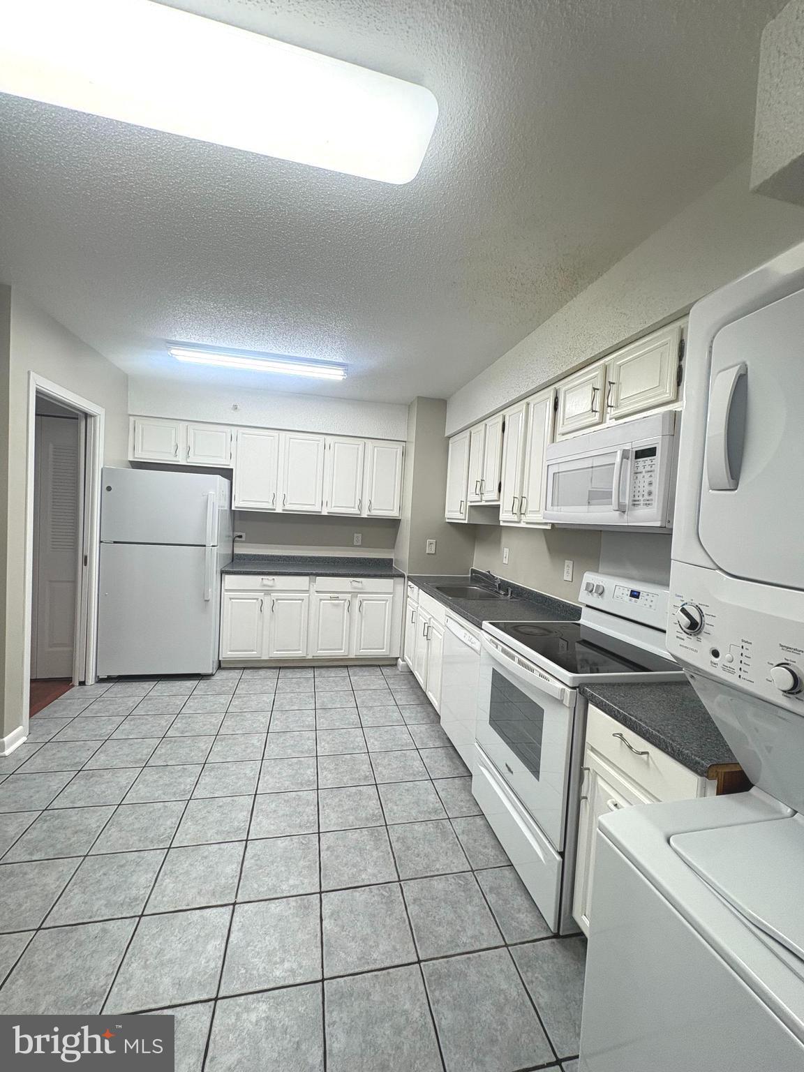 SKYLINE - Residential Lease