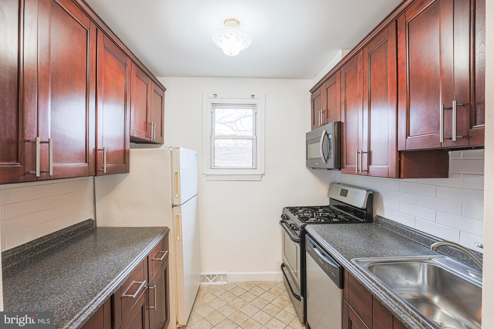 MEDFIELD - Residential Lease