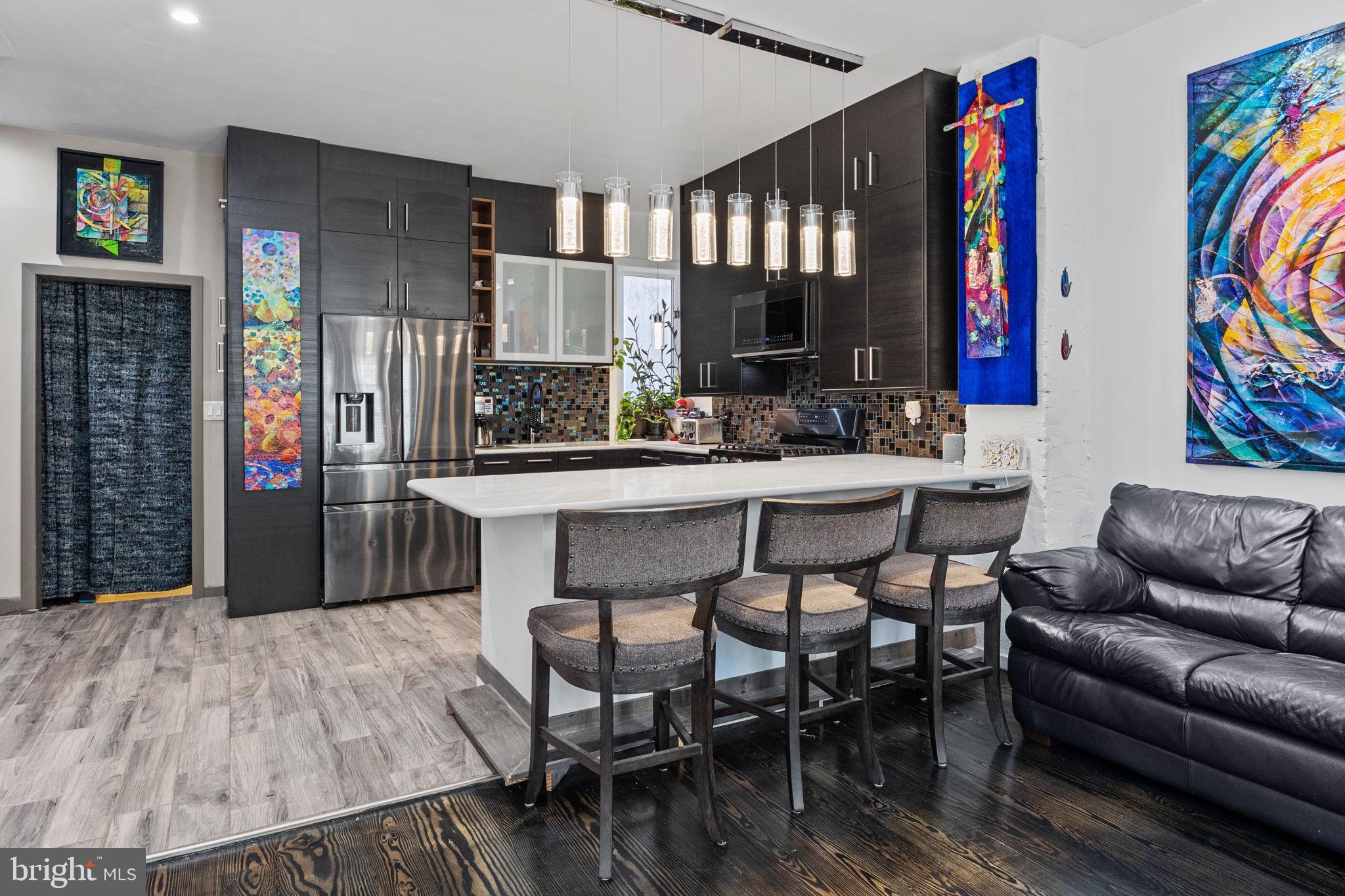 QUEEN VILLAGE - Residential