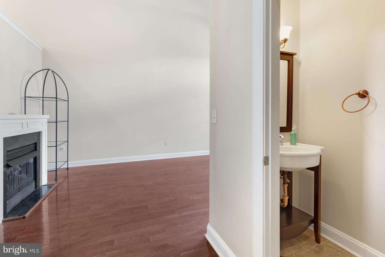 QUEEN VILLAGE - Residential Lease