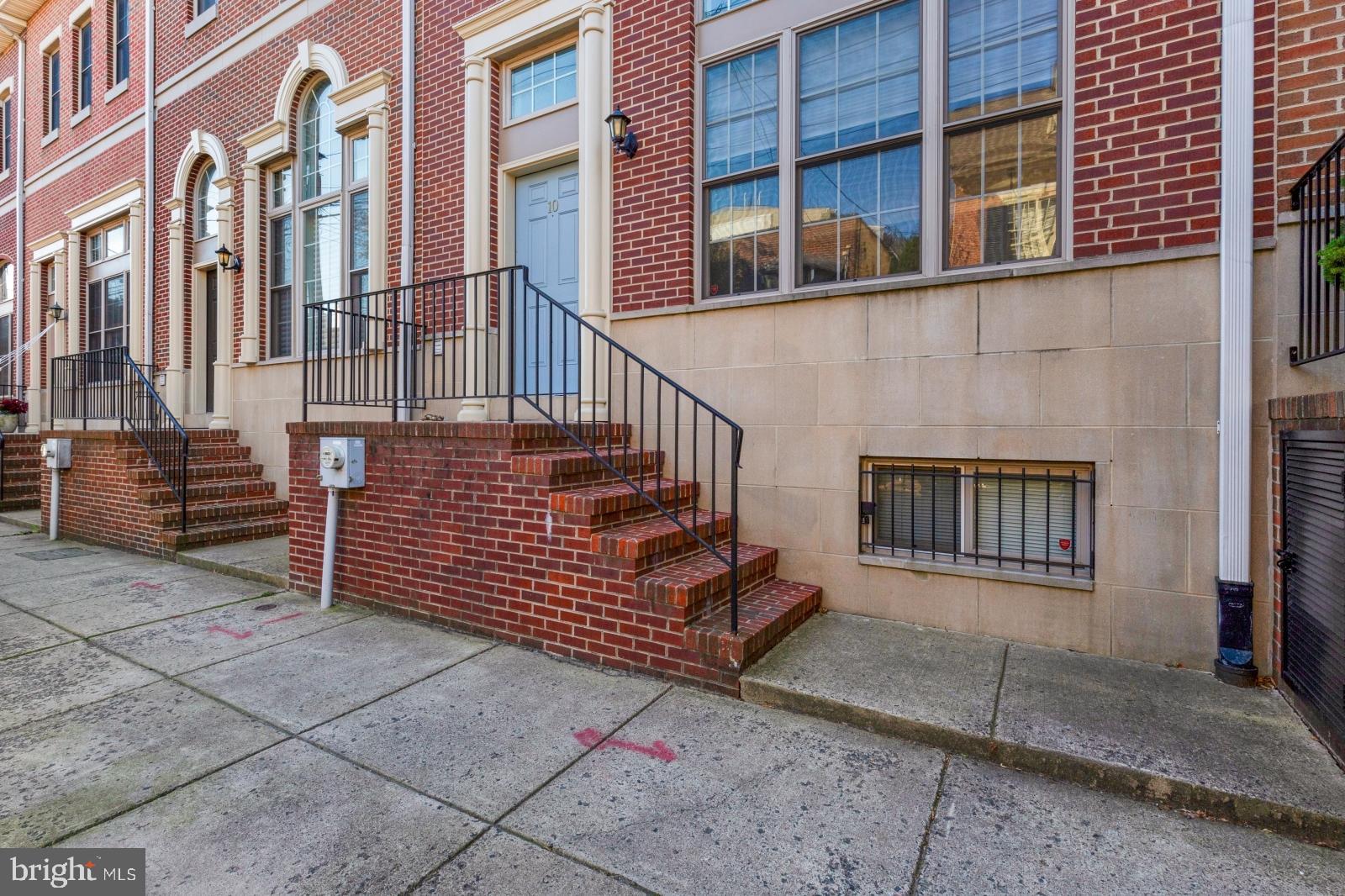 QUEEN VILLAGE - Residential Lease