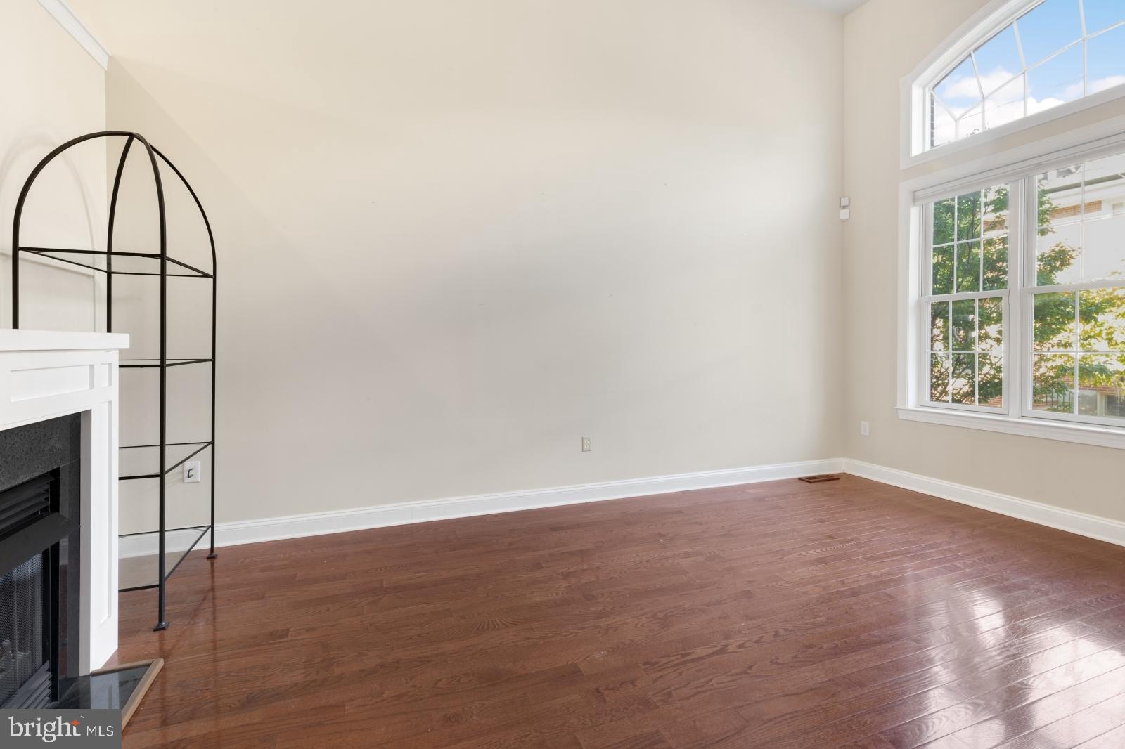 QUEEN VILLAGE - Residential Lease