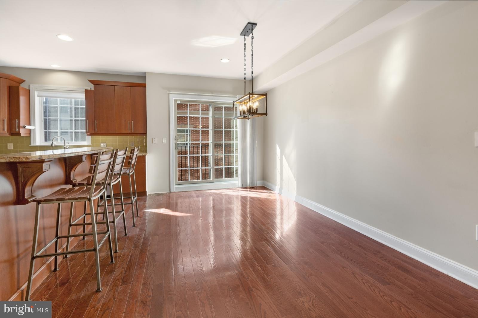 QUEEN VILLAGE - Residential Lease