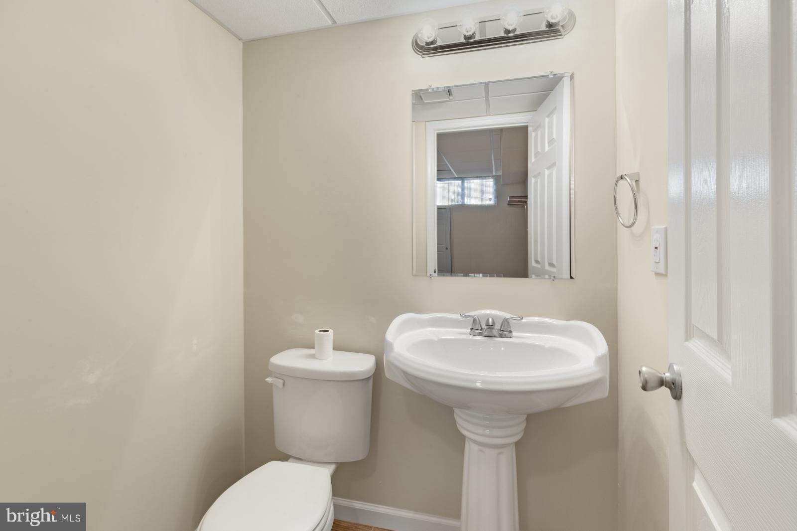 QUEEN VILLAGE - Residential Lease