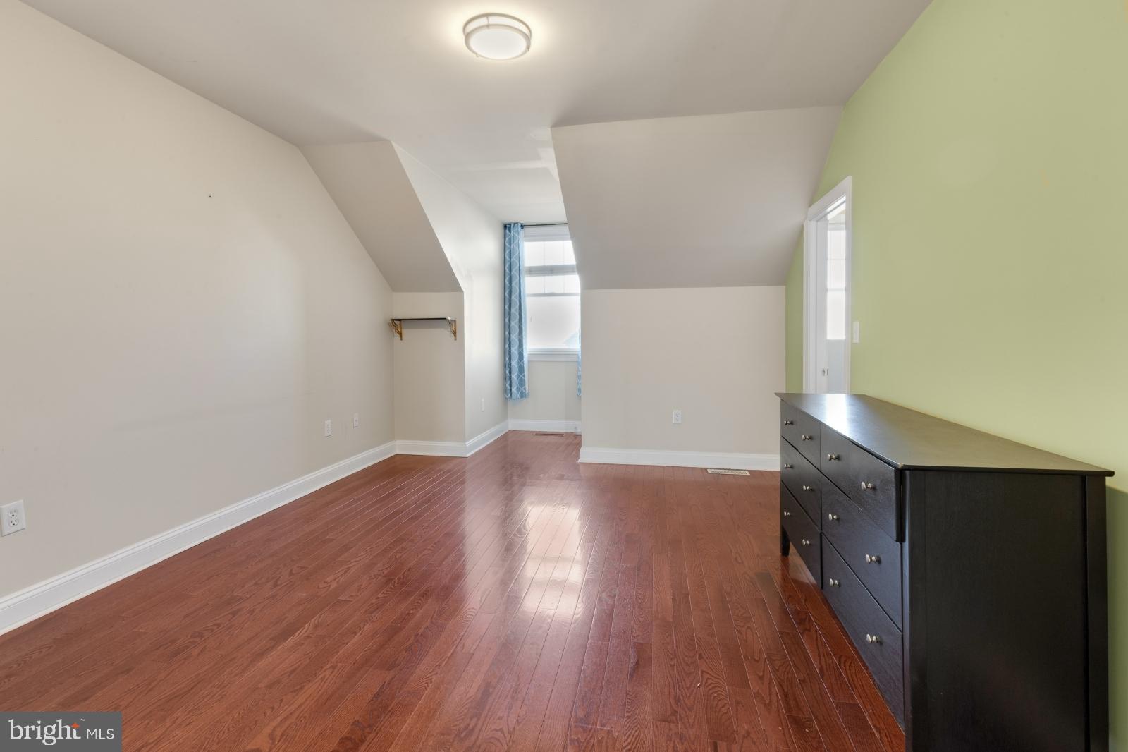 QUEEN VILLAGE - Residential Lease