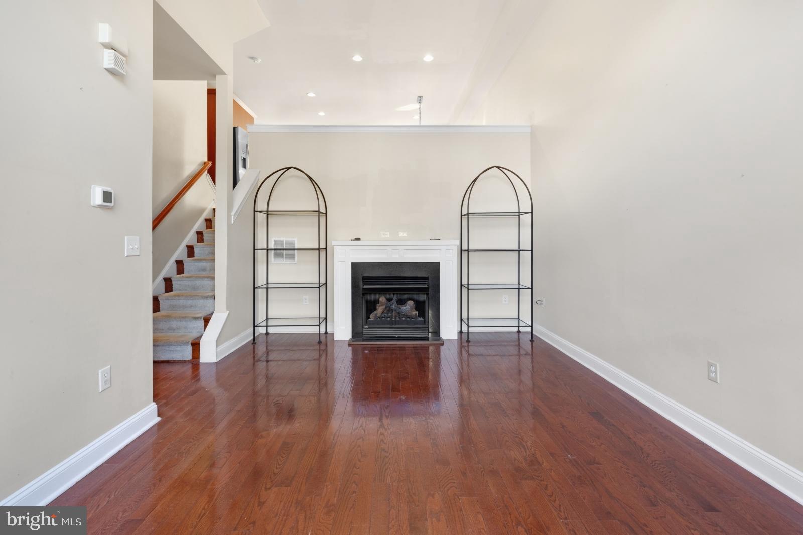 QUEEN VILLAGE - Residential Lease