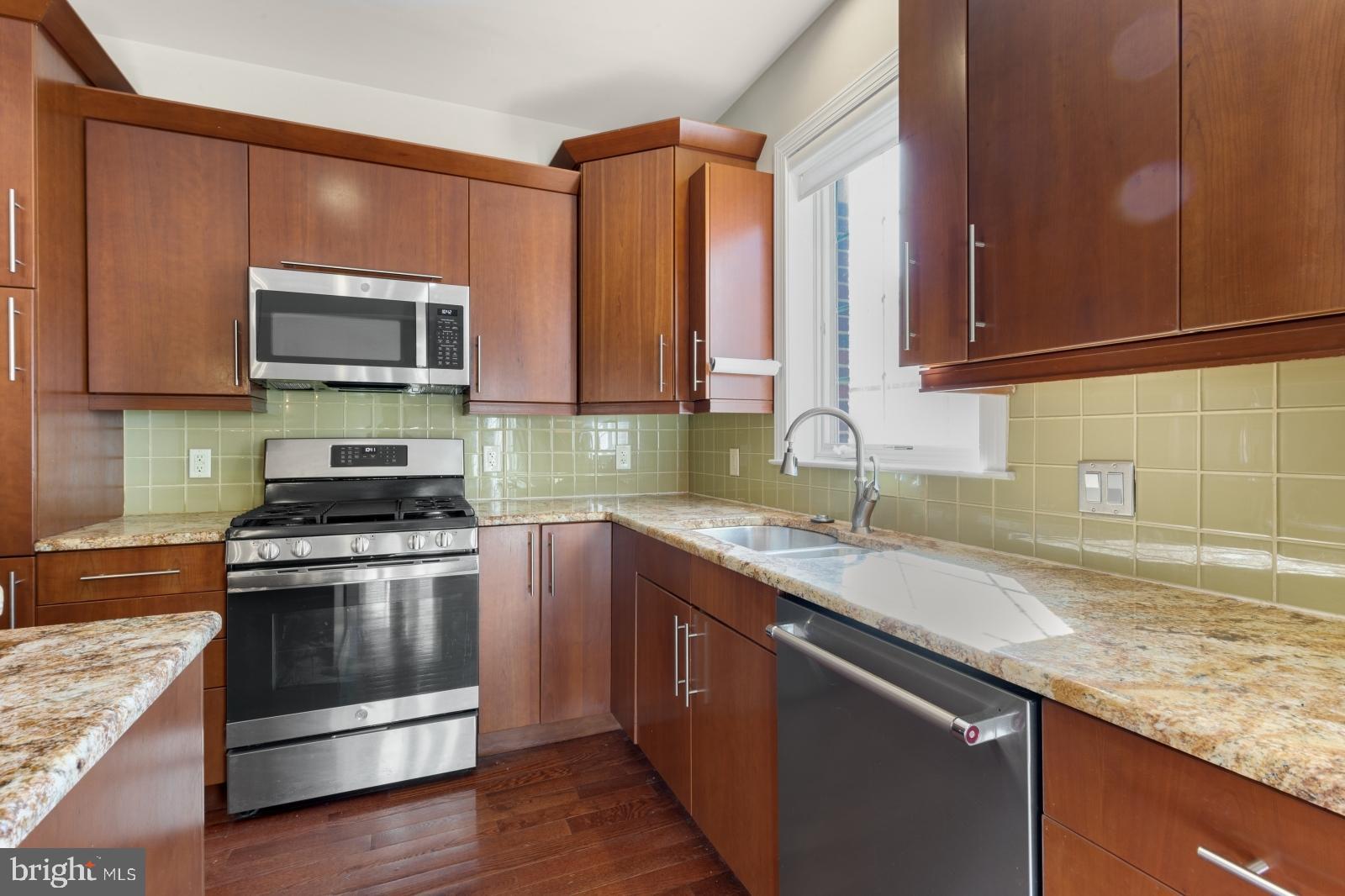 QUEEN VILLAGE - Residential Lease