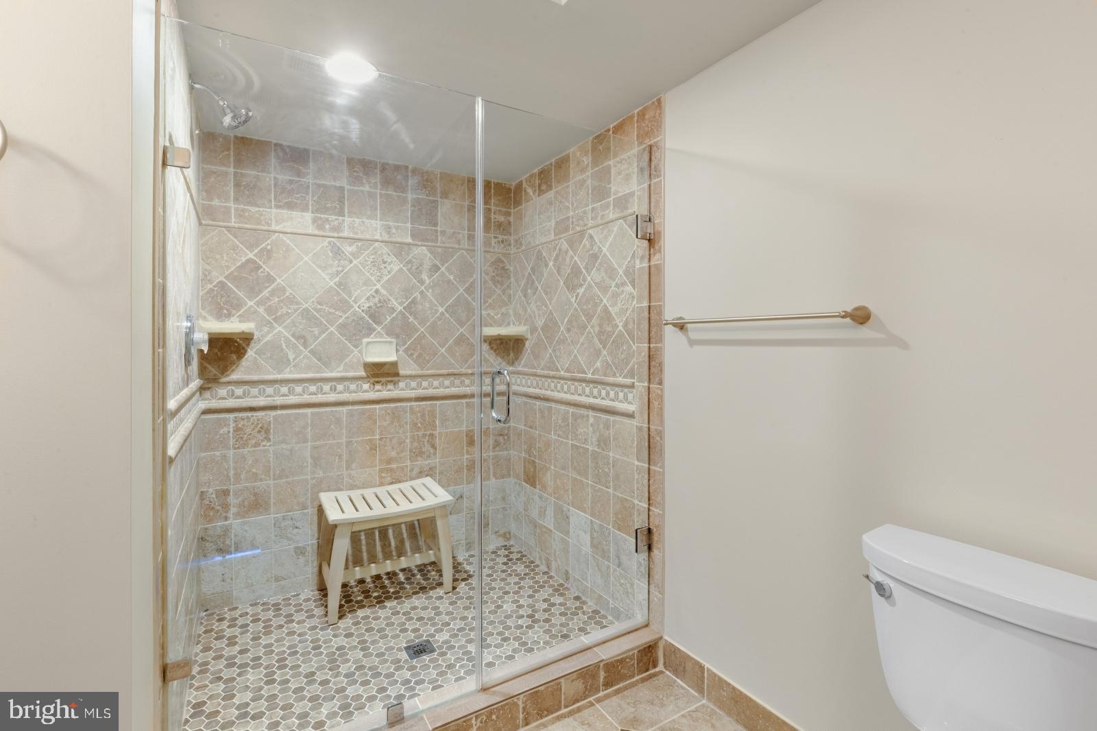 QUEEN VILLAGE - Residential Lease