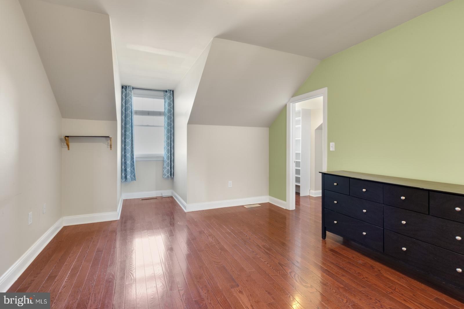 QUEEN VILLAGE - Residential Lease