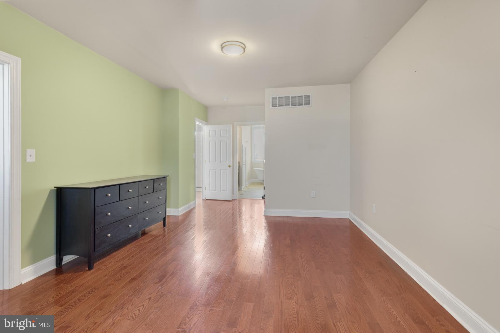 QUEEN VILLAGE - Residential Lease