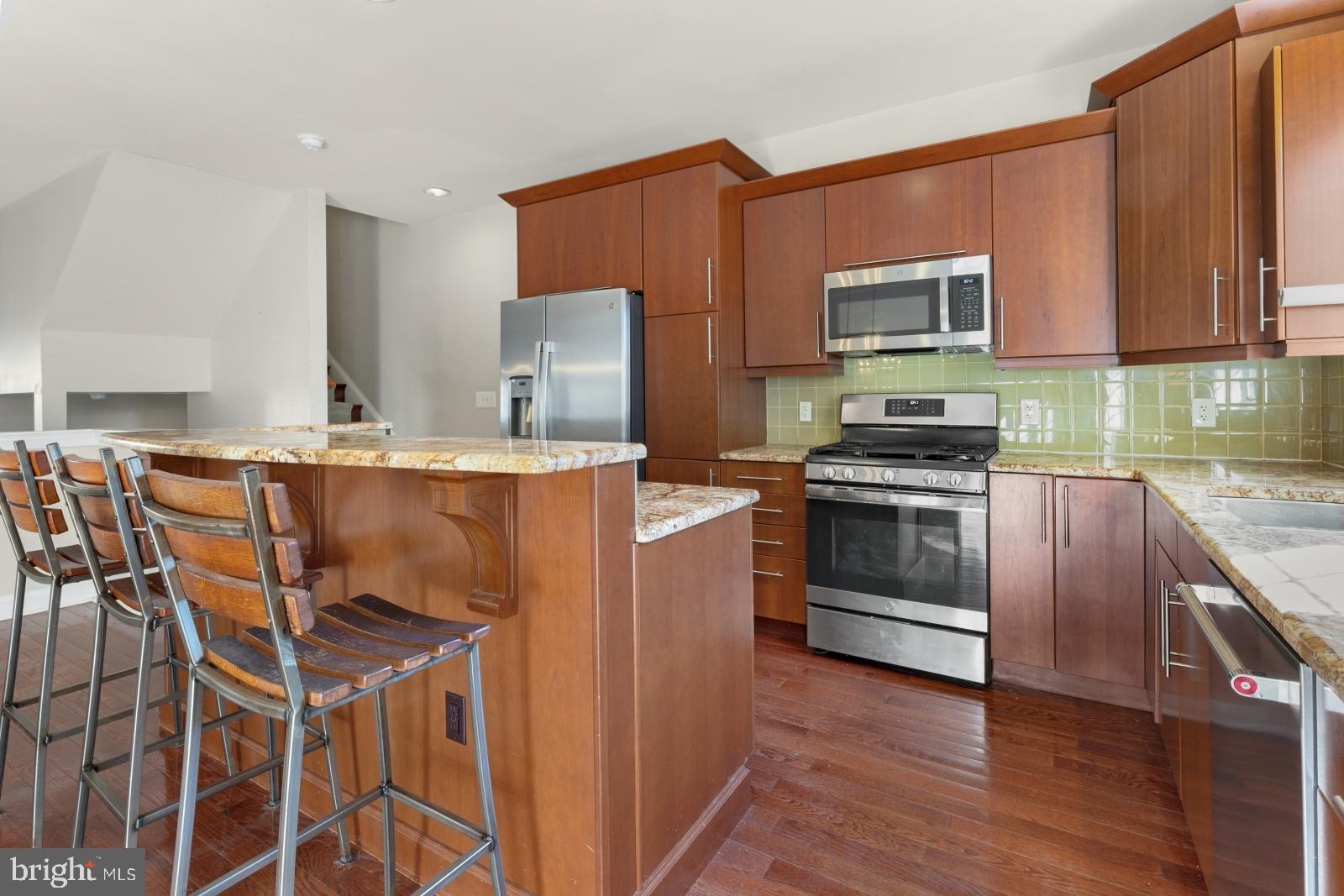 QUEEN VILLAGE - Residential Lease