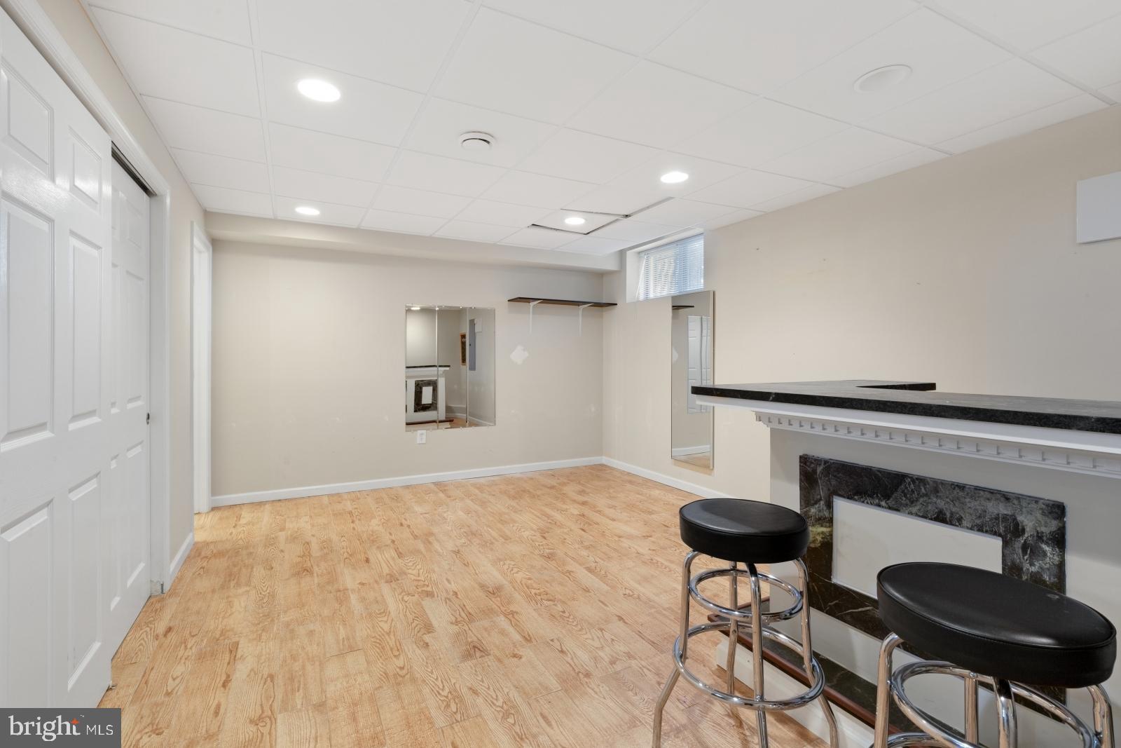 QUEEN VILLAGE - Residential Lease