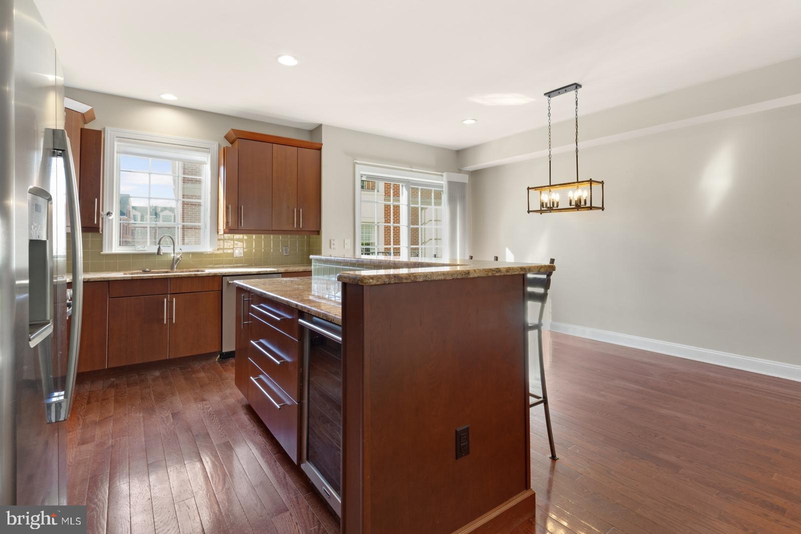 QUEEN VILLAGE - Residential Lease