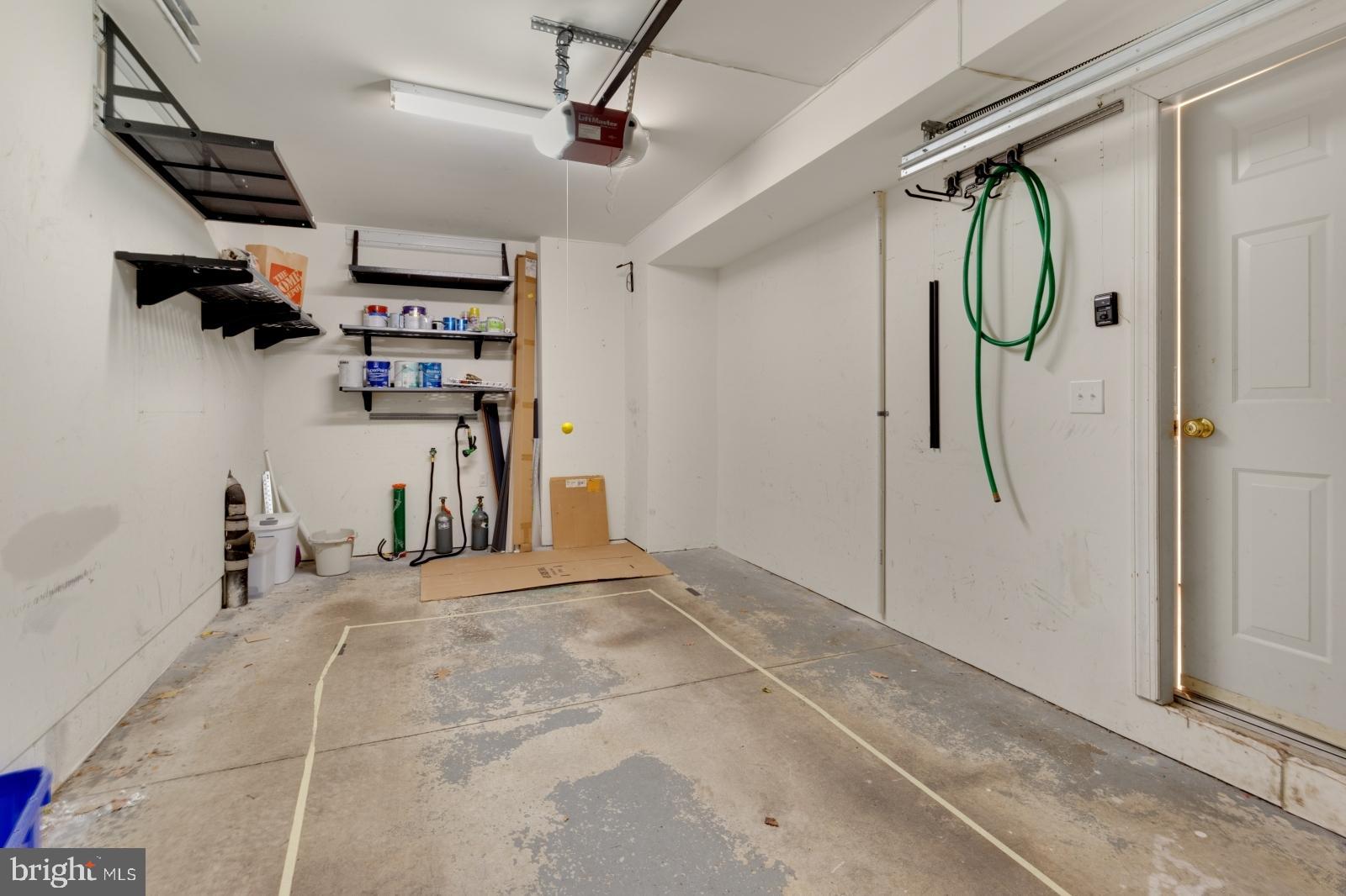 QUEEN VILLAGE - Residential Lease