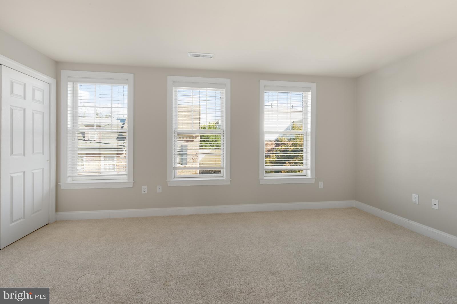 QUEEN VILLAGE - Residential Lease