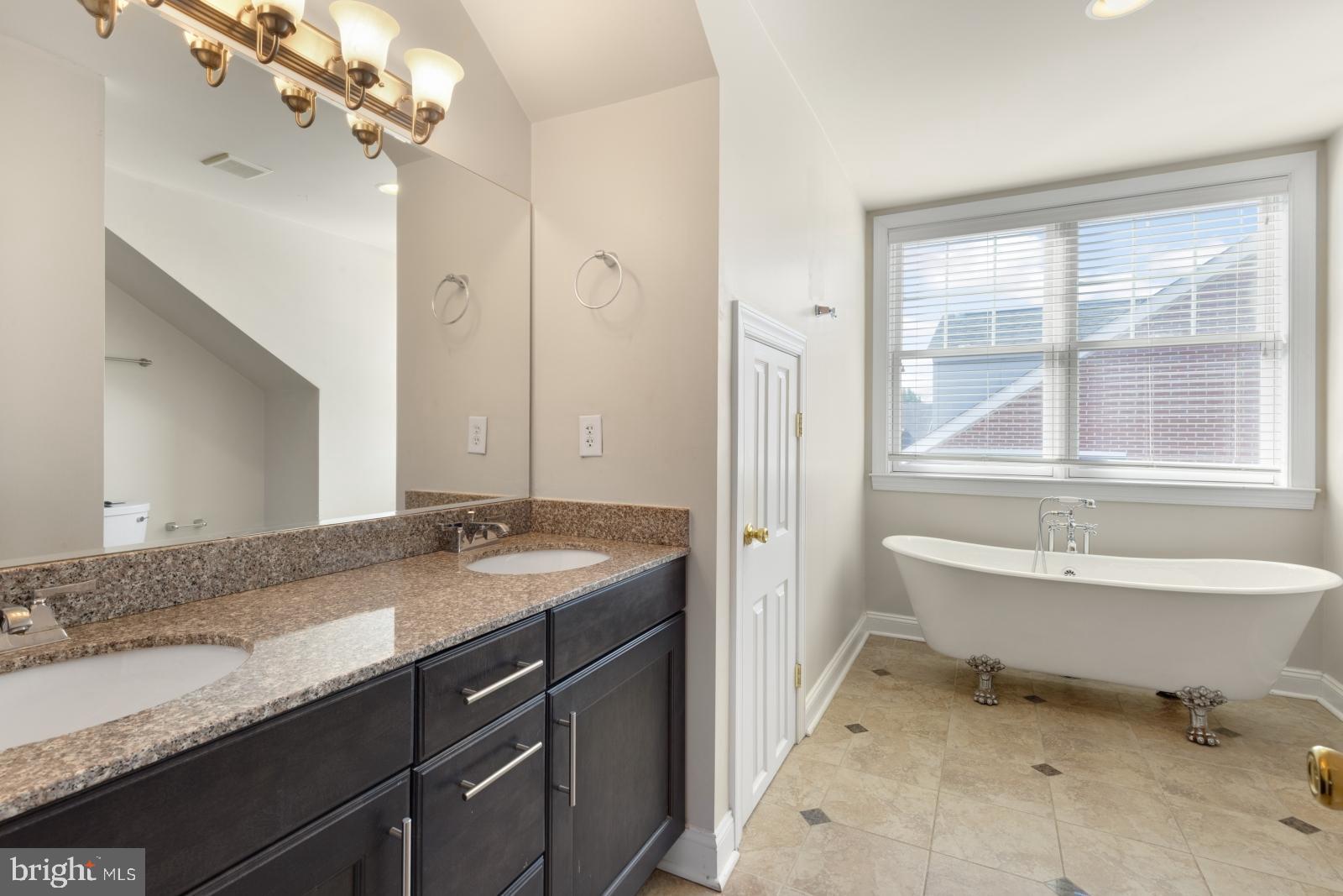 QUEEN VILLAGE - Residential Lease