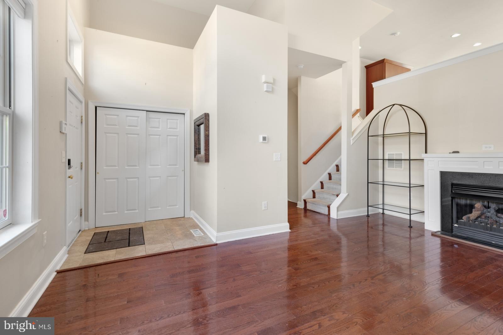 QUEEN VILLAGE - Residential Lease