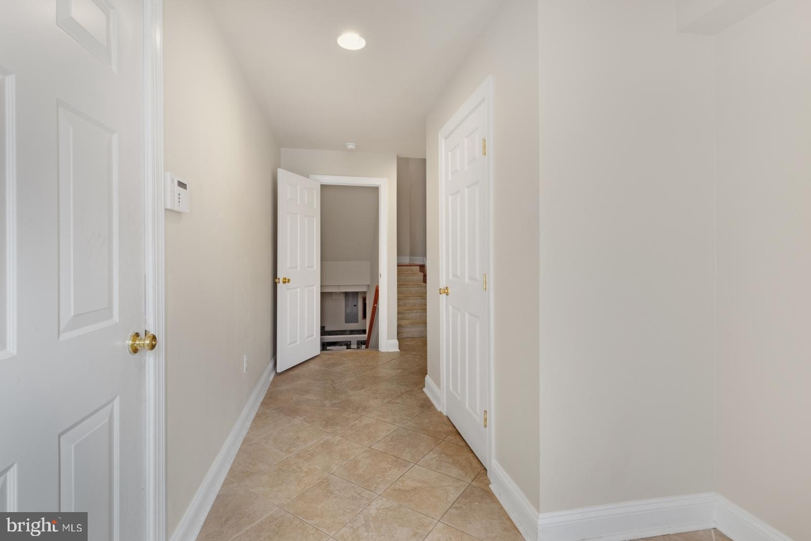 QUEEN VILLAGE - Residential Lease