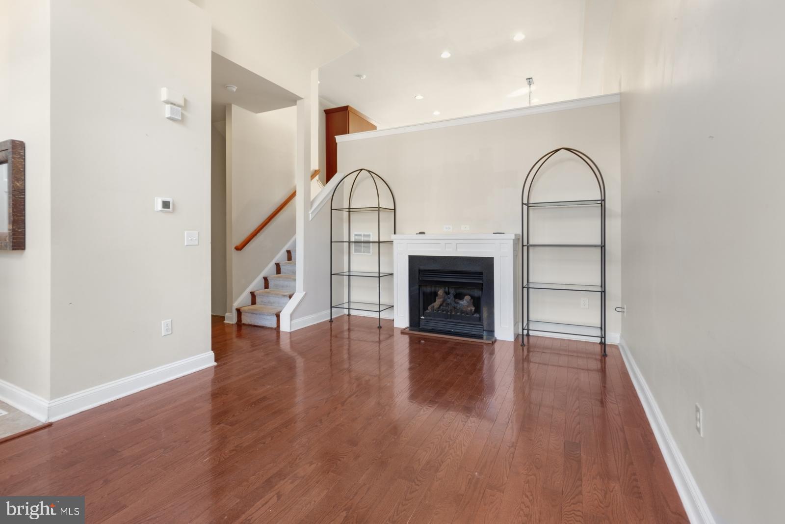 QUEEN VILLAGE - Residential Lease