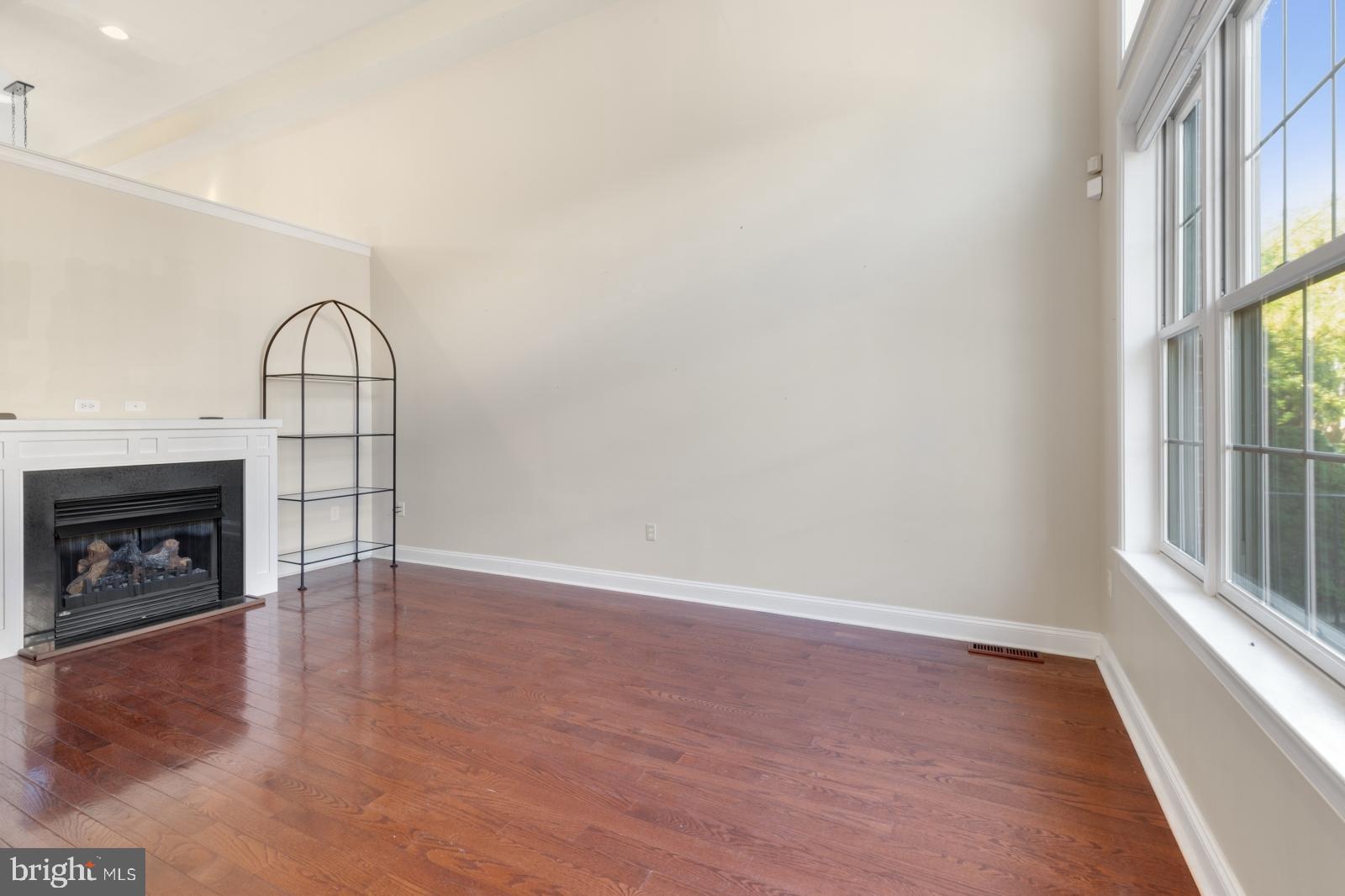 QUEEN VILLAGE - Residential Lease