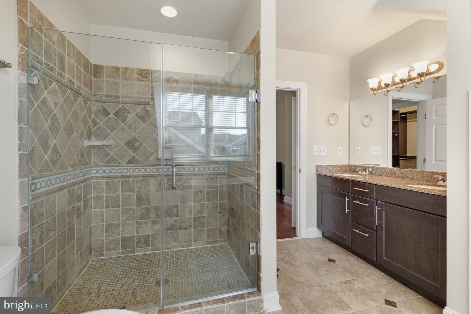 QUEEN VILLAGE - Residential Lease