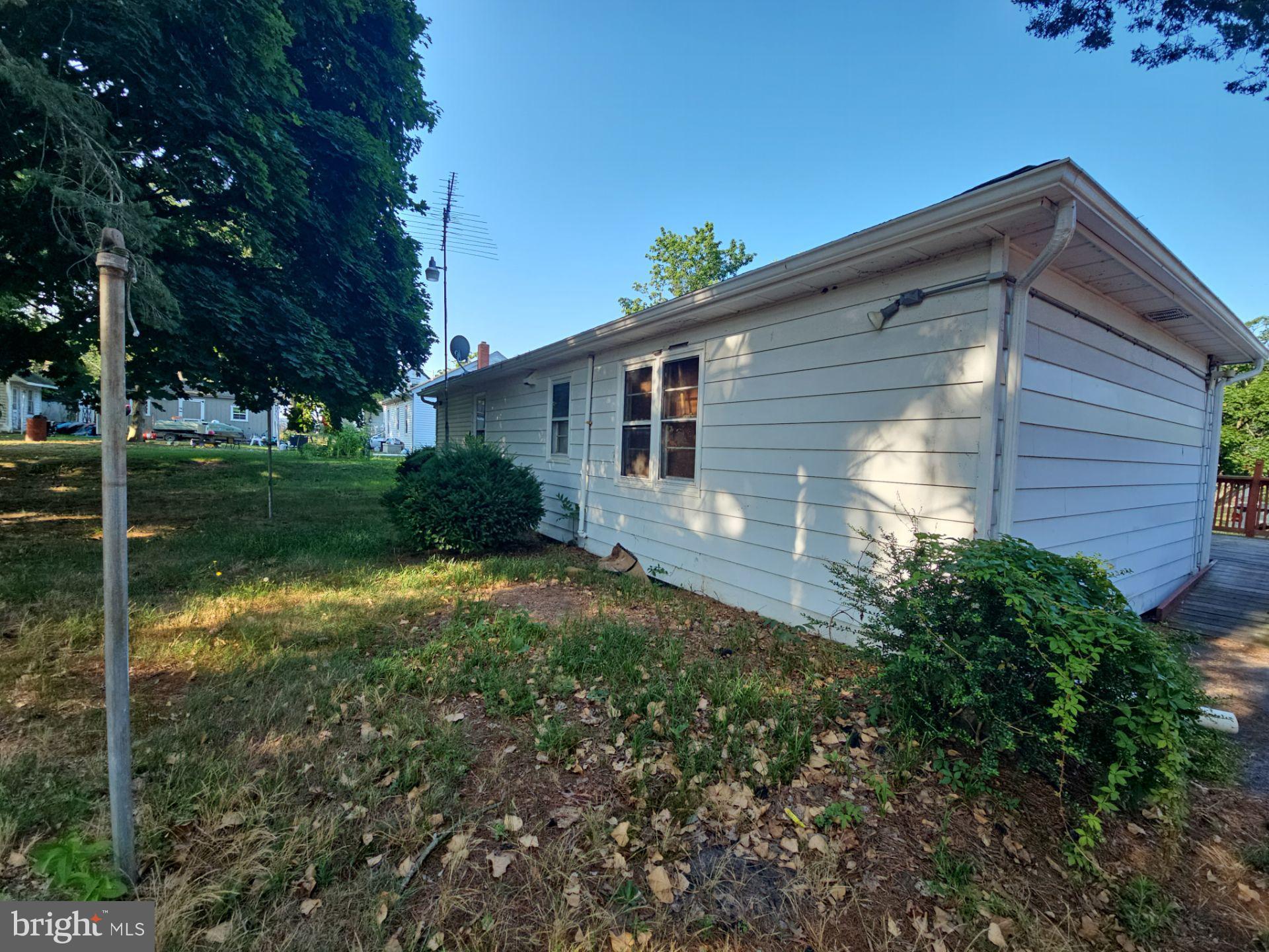 33 RIDGE AVENUE