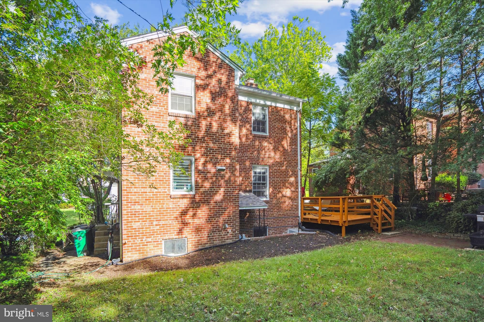 UNIVERSITY HILLS - Residential