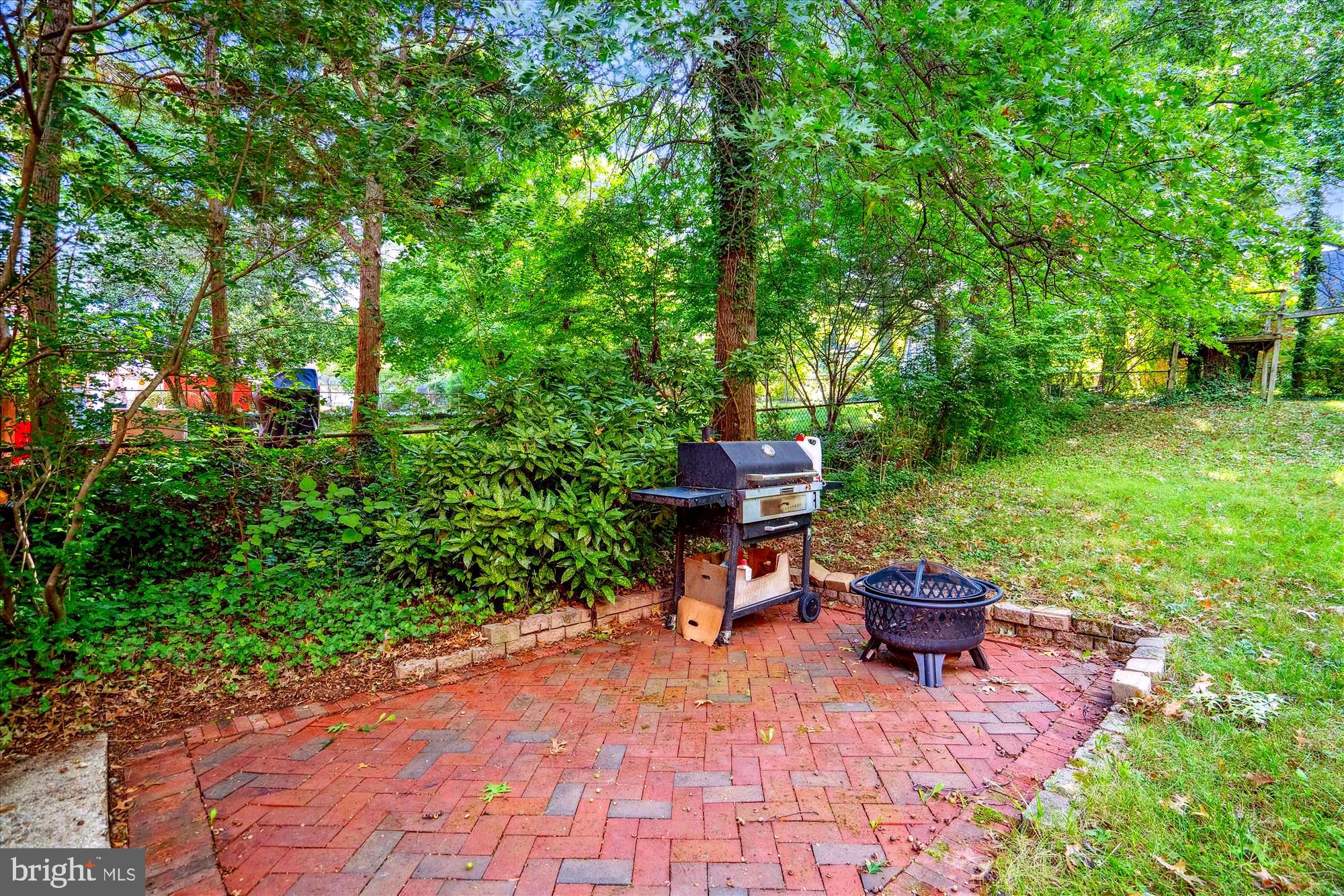 UNIVERSITY HILLS - Residential