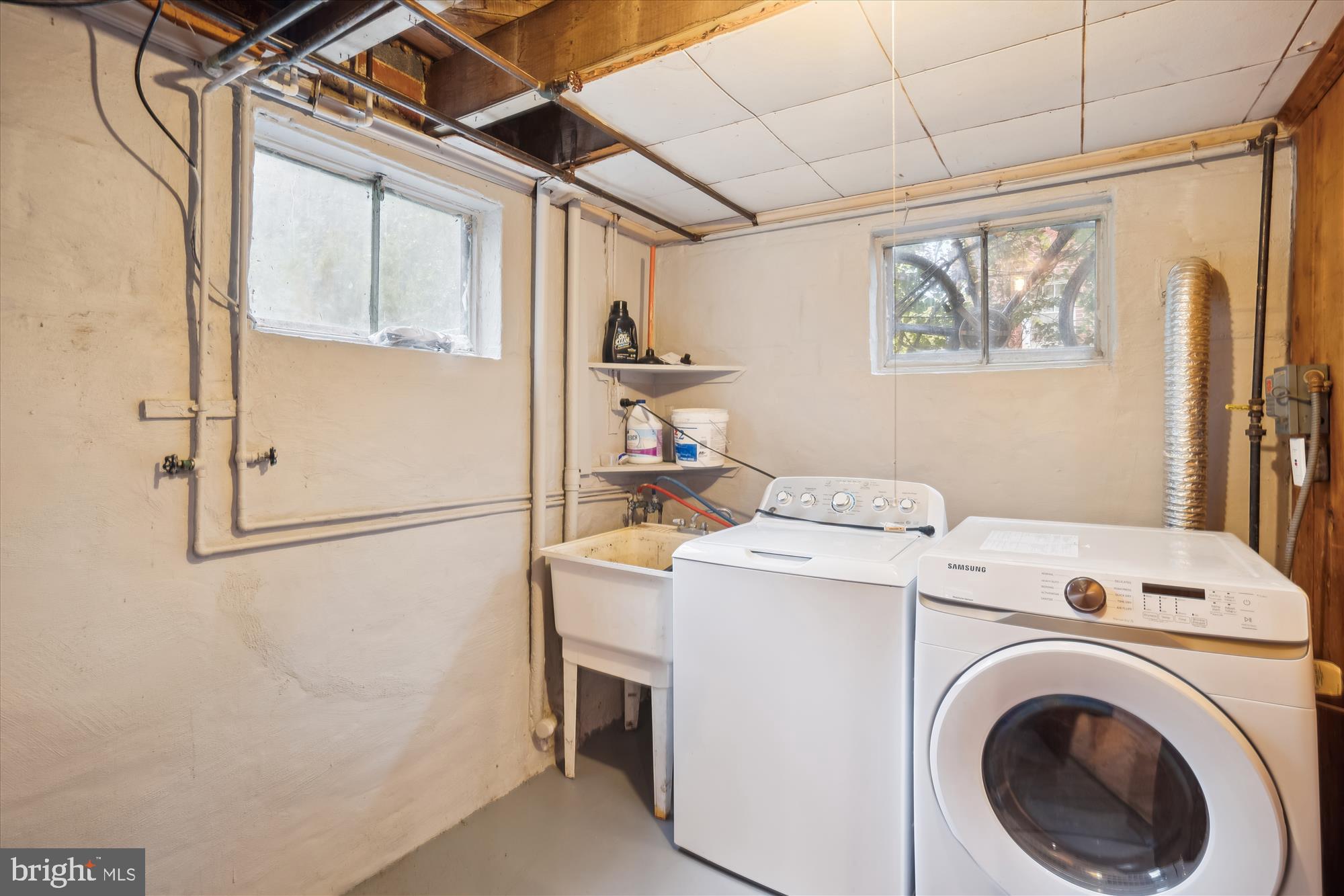 UNIVERSITY HILLS - Residential