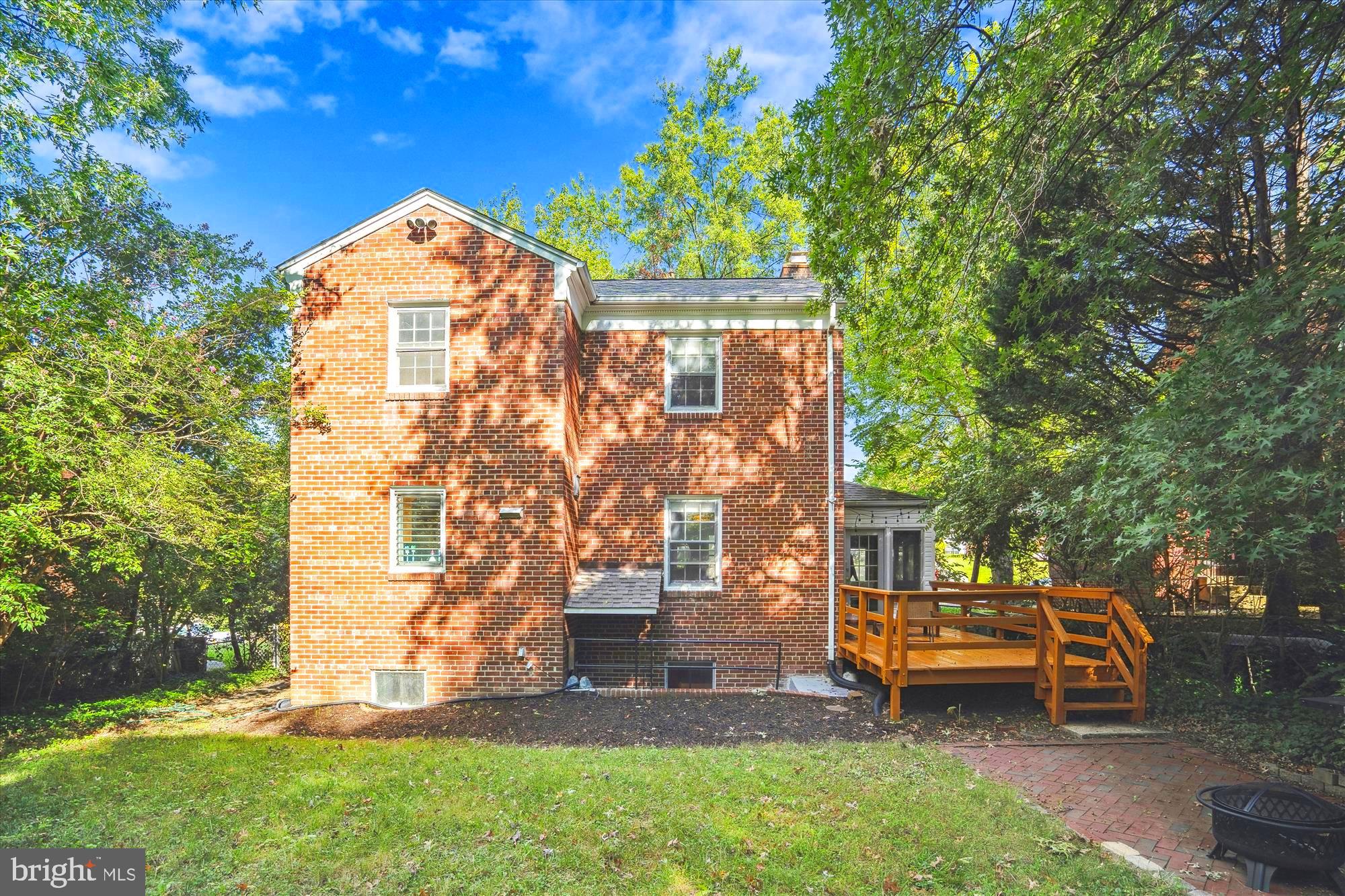 UNIVERSITY HILLS - Residential