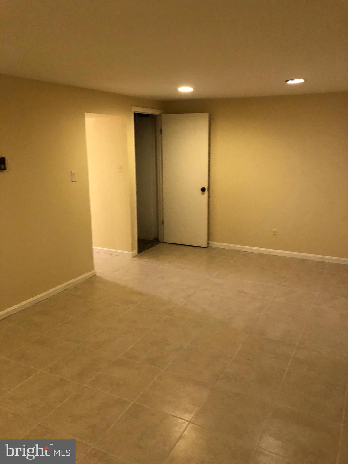 SHADY GROVE VILLAGE - Residential Lease