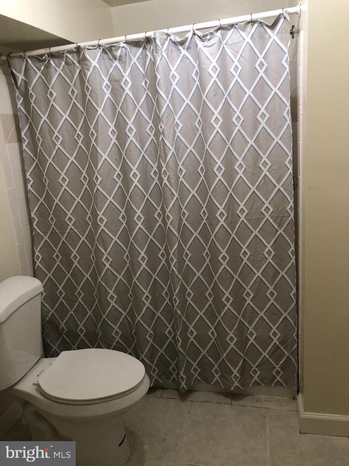 SHADY GROVE VILLAGE - Residential Lease