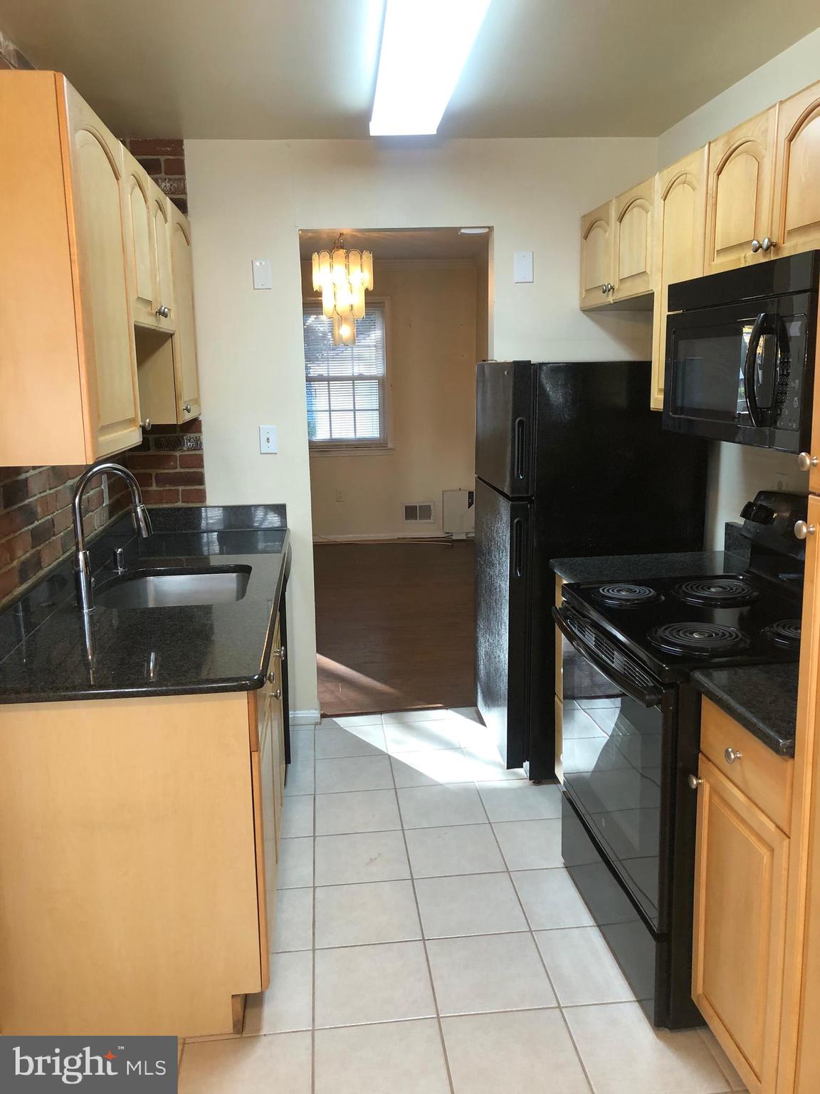 SHADY GROVE VILLAGE - Residential Lease