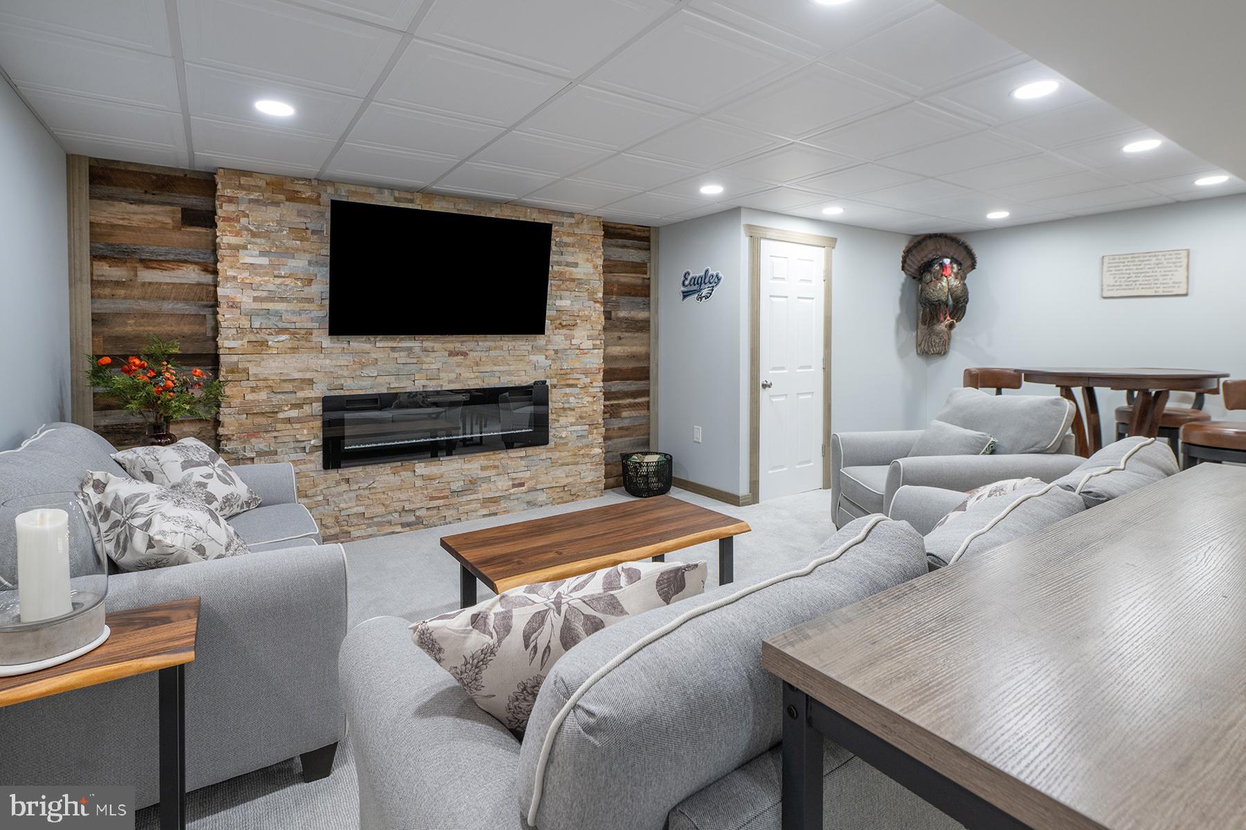 HAWTHORNE ESTATES - Residential