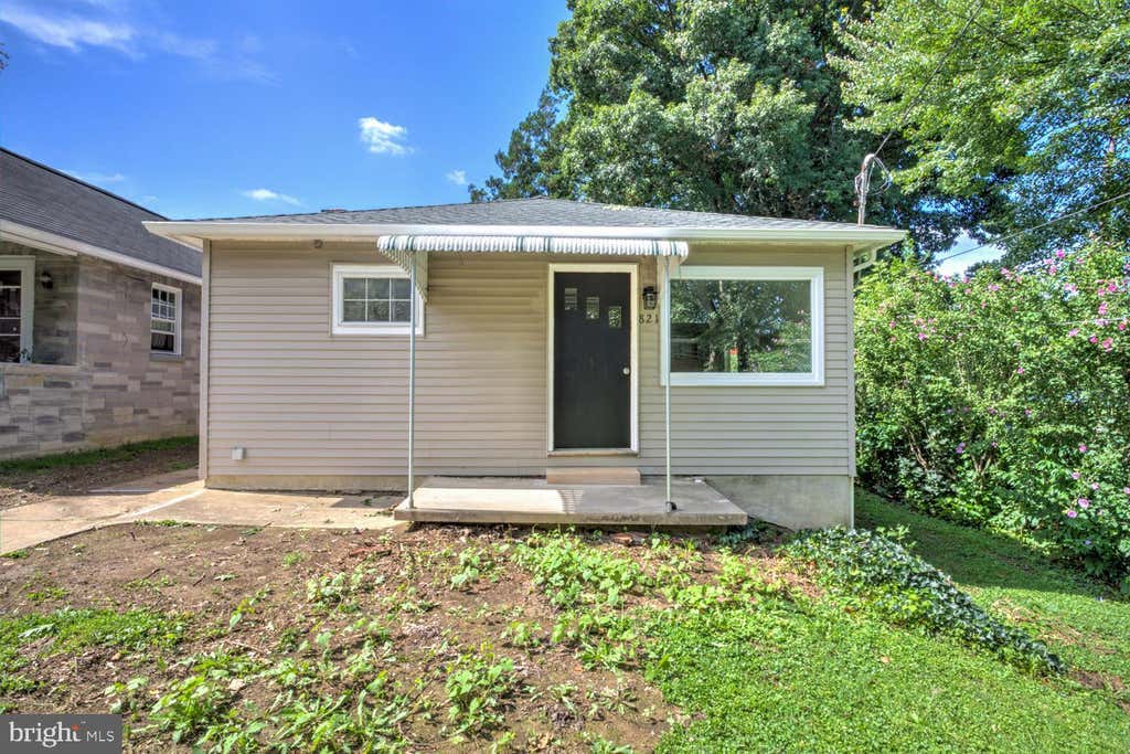 Photo of 821 Wabank St, LANCASTER, PA 17603 (MLS # PALA2094392)