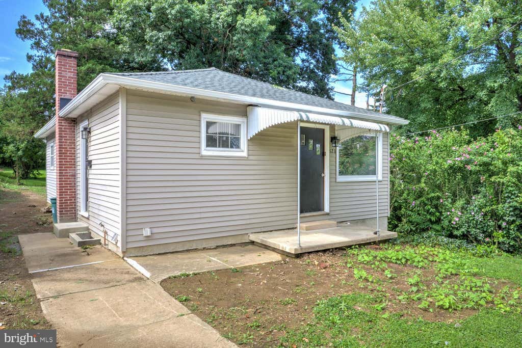 Photo of 821 Wabank St, LANCASTER, PA 17603 (MLS # PALA2094392)