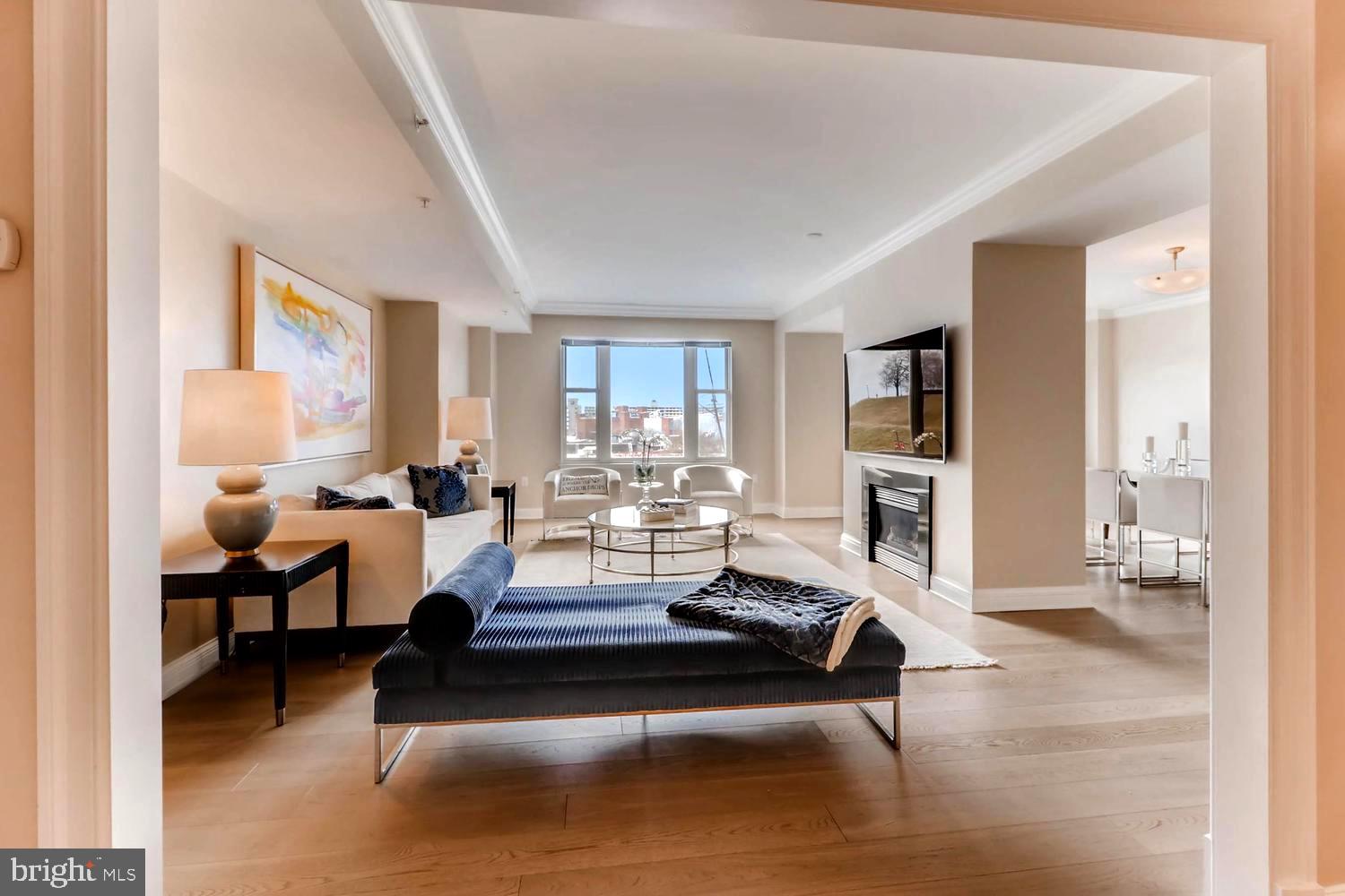 THE RITZ-CARLTON RESIDENCES - Residential Lease