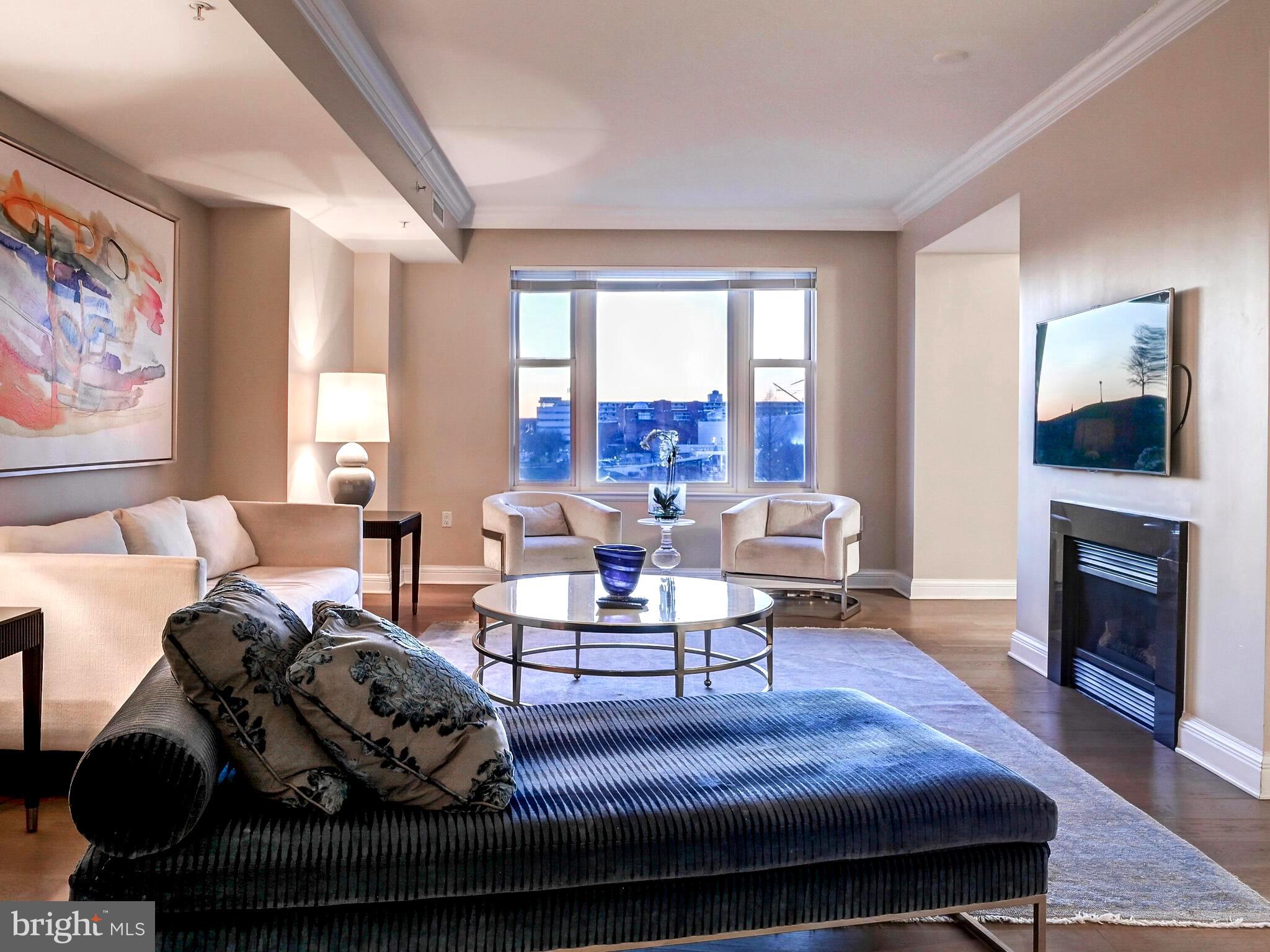 THE RITZ-CARLTON RESIDENCES - Residential Lease